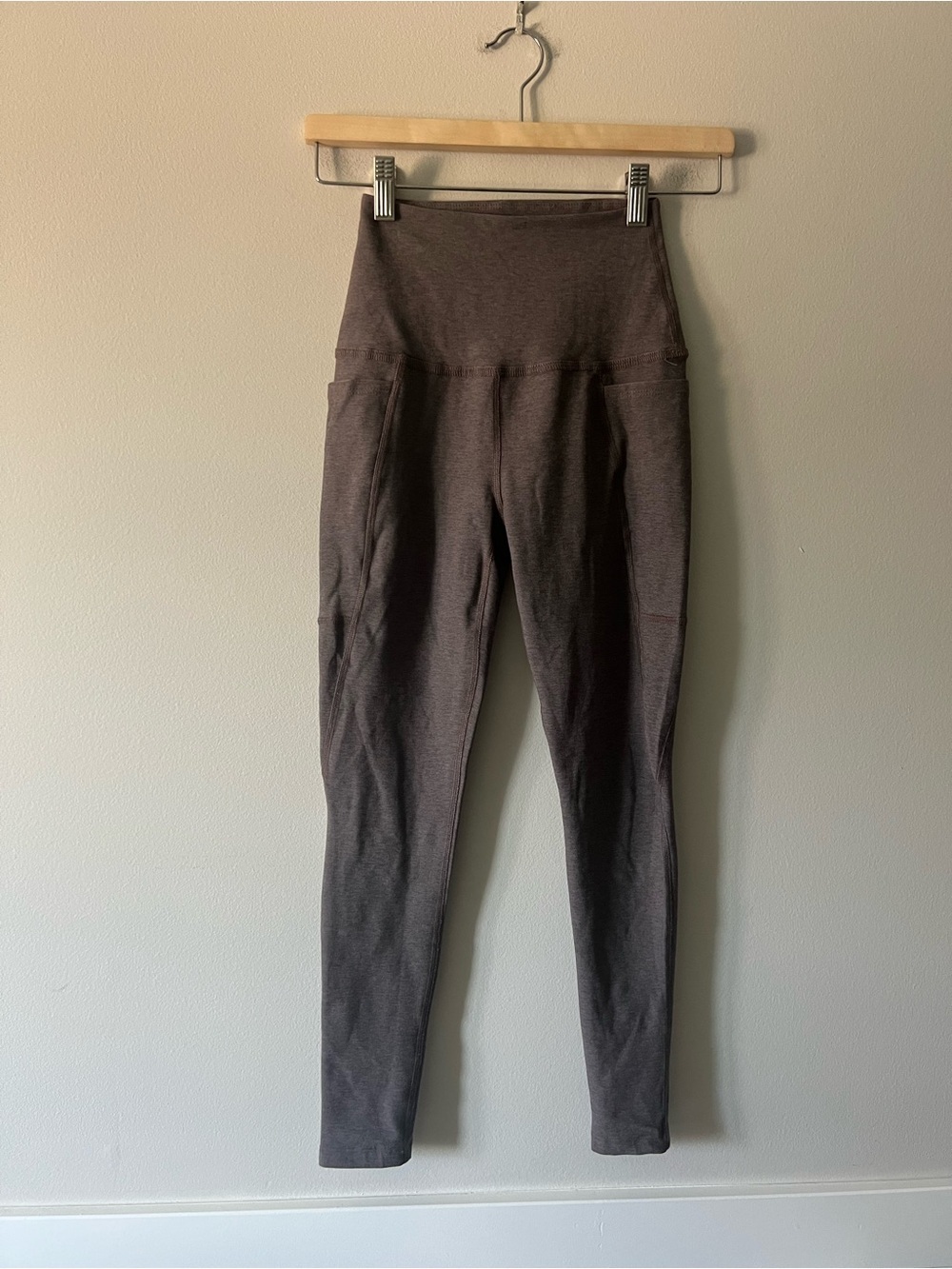 Beyond Yoga High Waisted Leggings XS Purple Mauve Athletic Yoga Pocket Tights